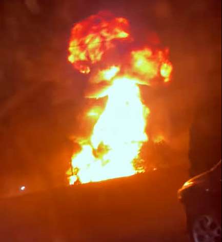 Pánico por incendio de supuesto almacén de huachicol