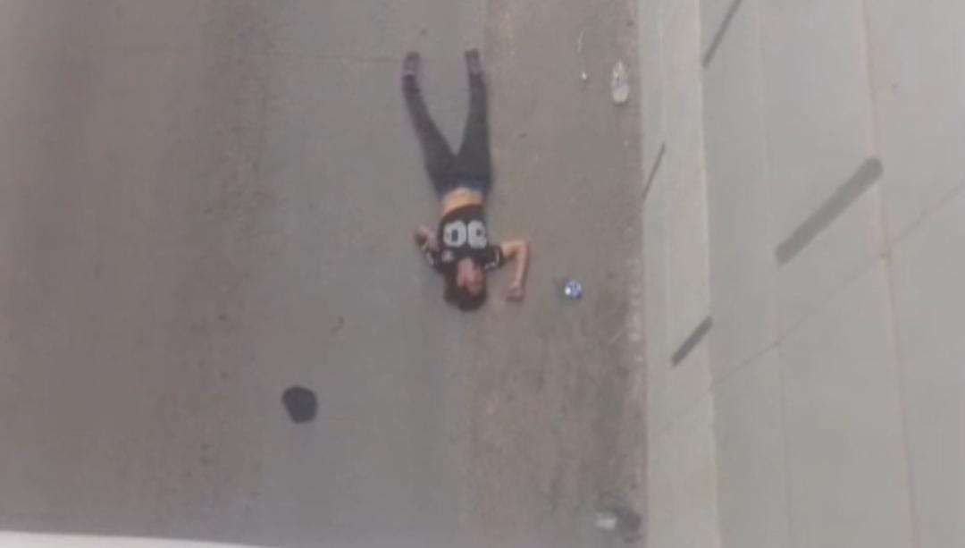 Hombre se avienta desde el puente de la 16 de Septiembre