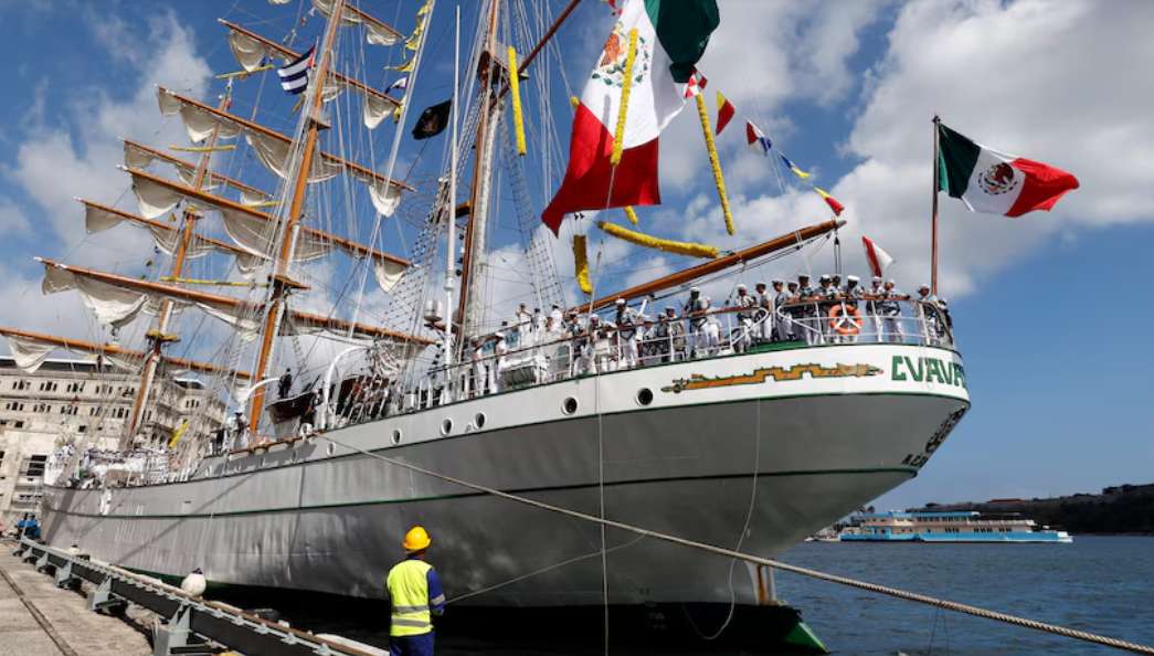 Choca Buque Cuauhtémoc con el puente de Brooklyn en Nueva York; hay 22 heridos