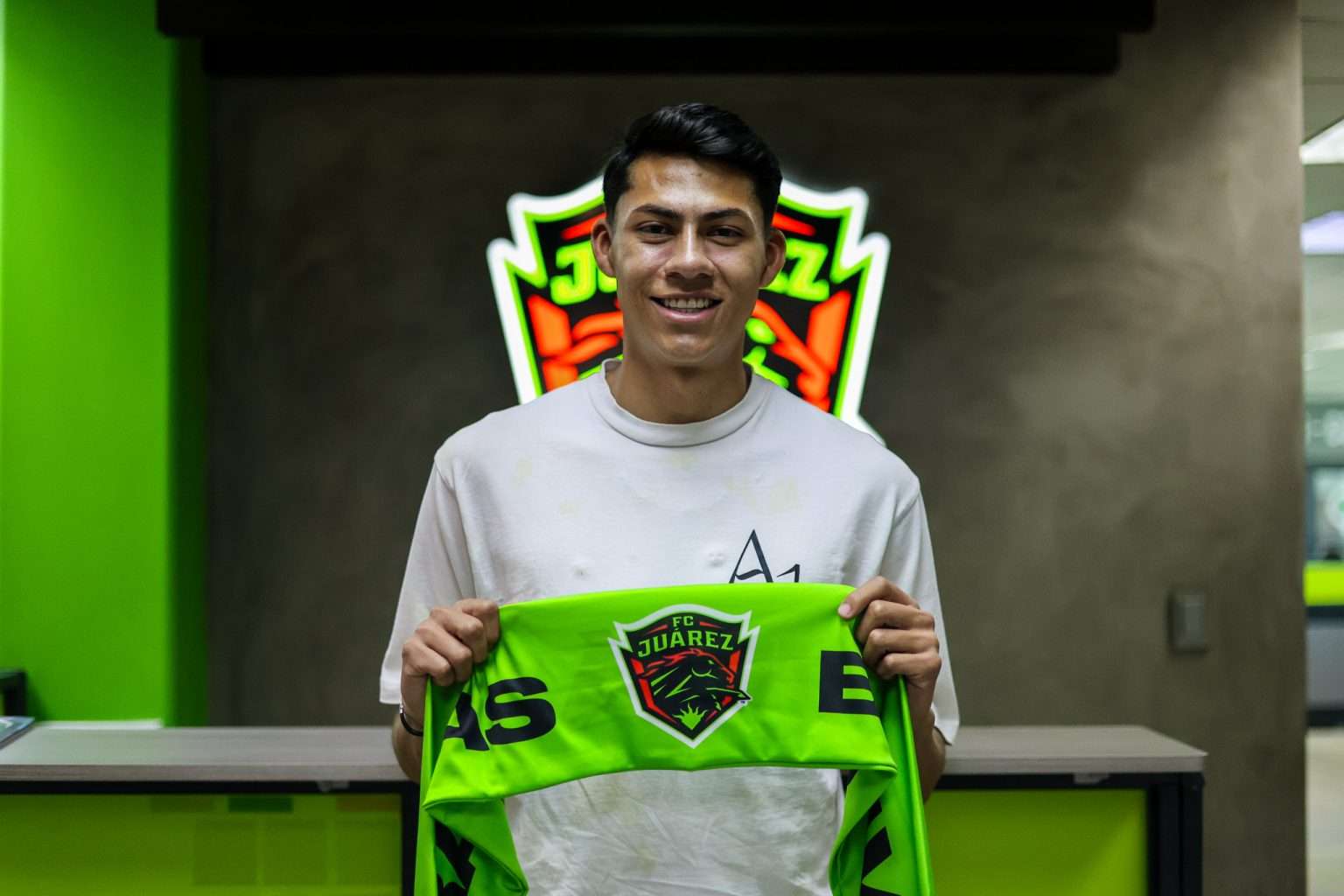 Extiende contrato Sinuhé López con los Bravos