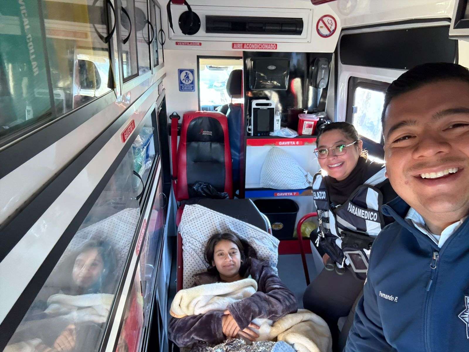 Apoya agente de seguridad vial a mujer en labor de parto