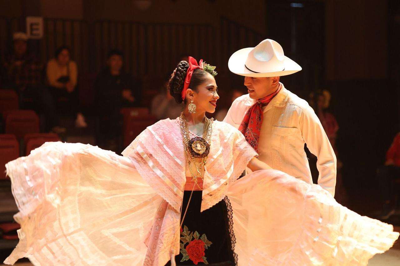Presentan Amores de México en la antigua Presidencia Municipal