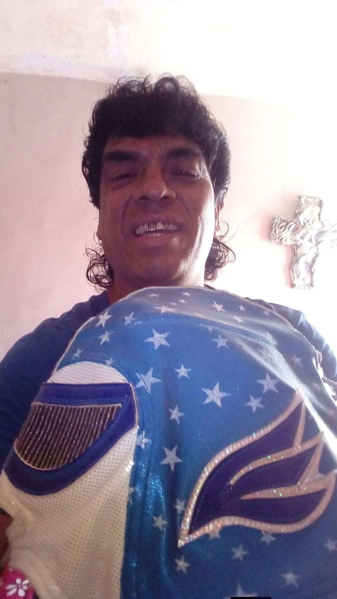 Fallece luchador en plena arena mientras ofrecía su función 
