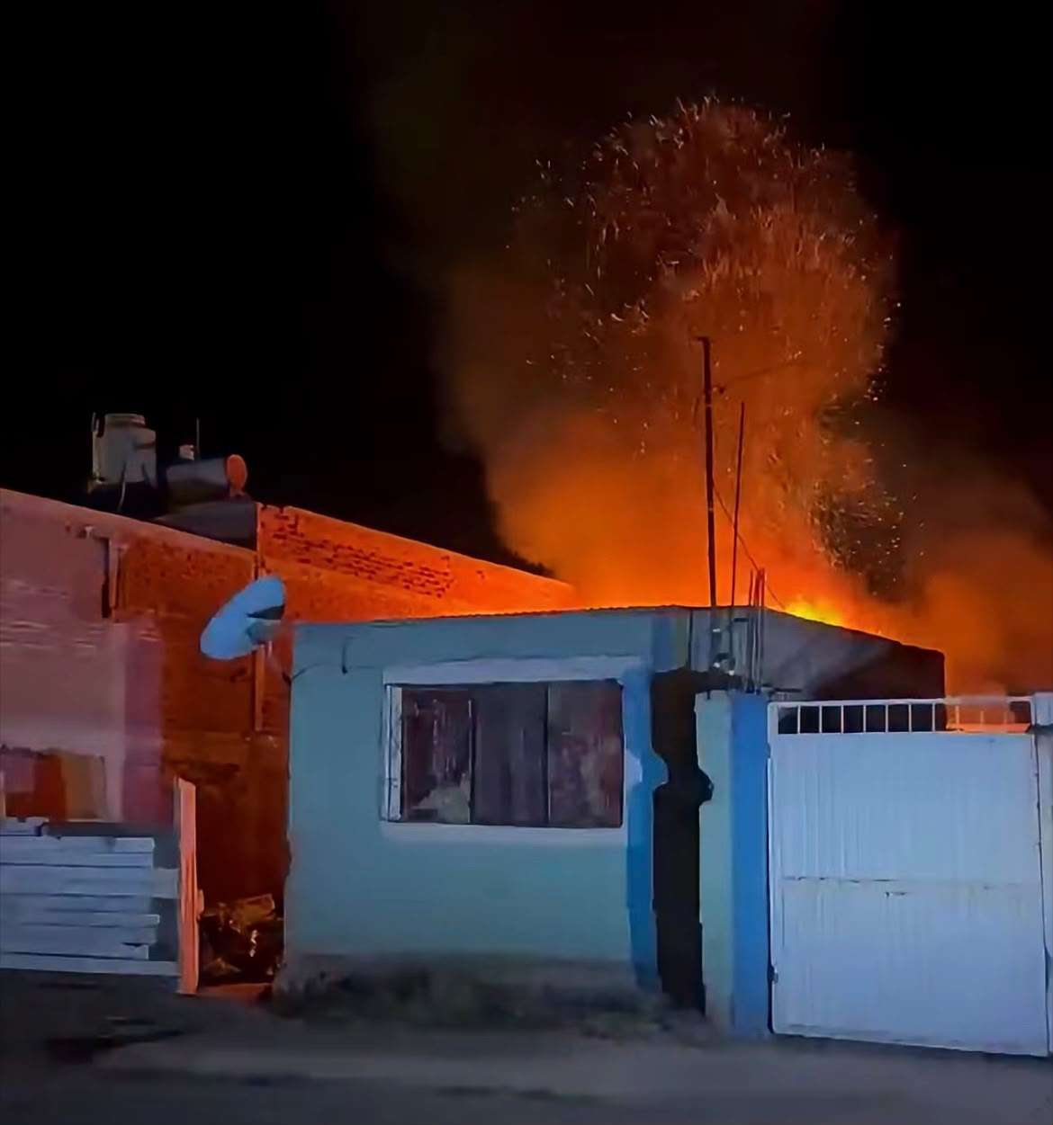 Muere hombre calcinado por incendio en vivienda de Parral