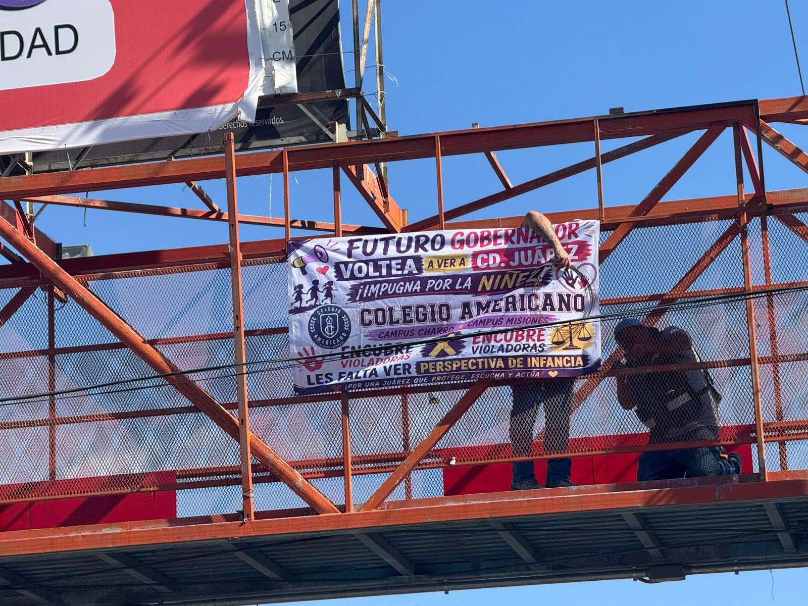 Extienden familias protestas contra abuso infantil a cruceros y puentes 