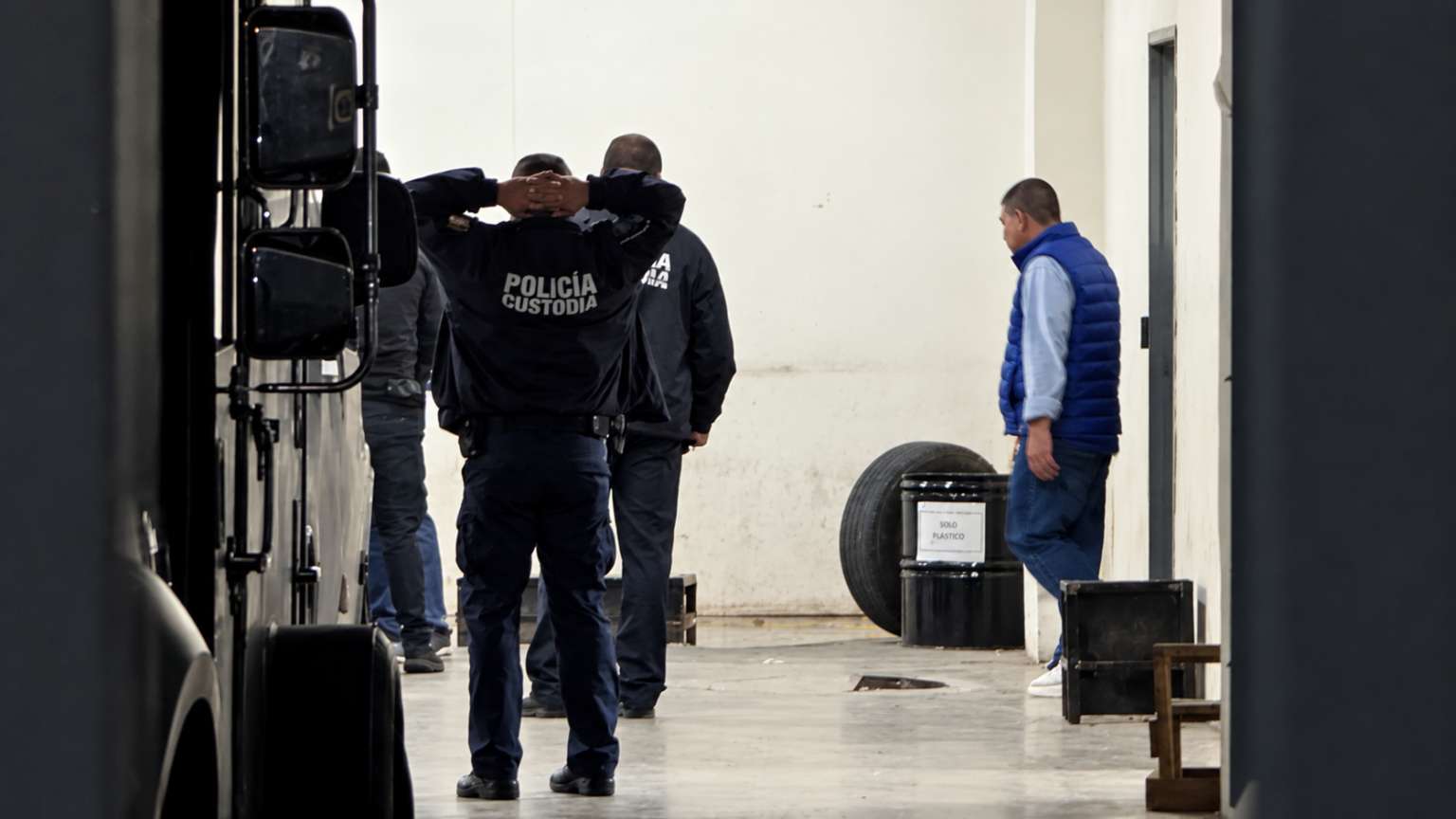 Lo liberan por una puerta y la FGR lo detiene por otra: César Jáuregui vuelve a quedar bajo arresto