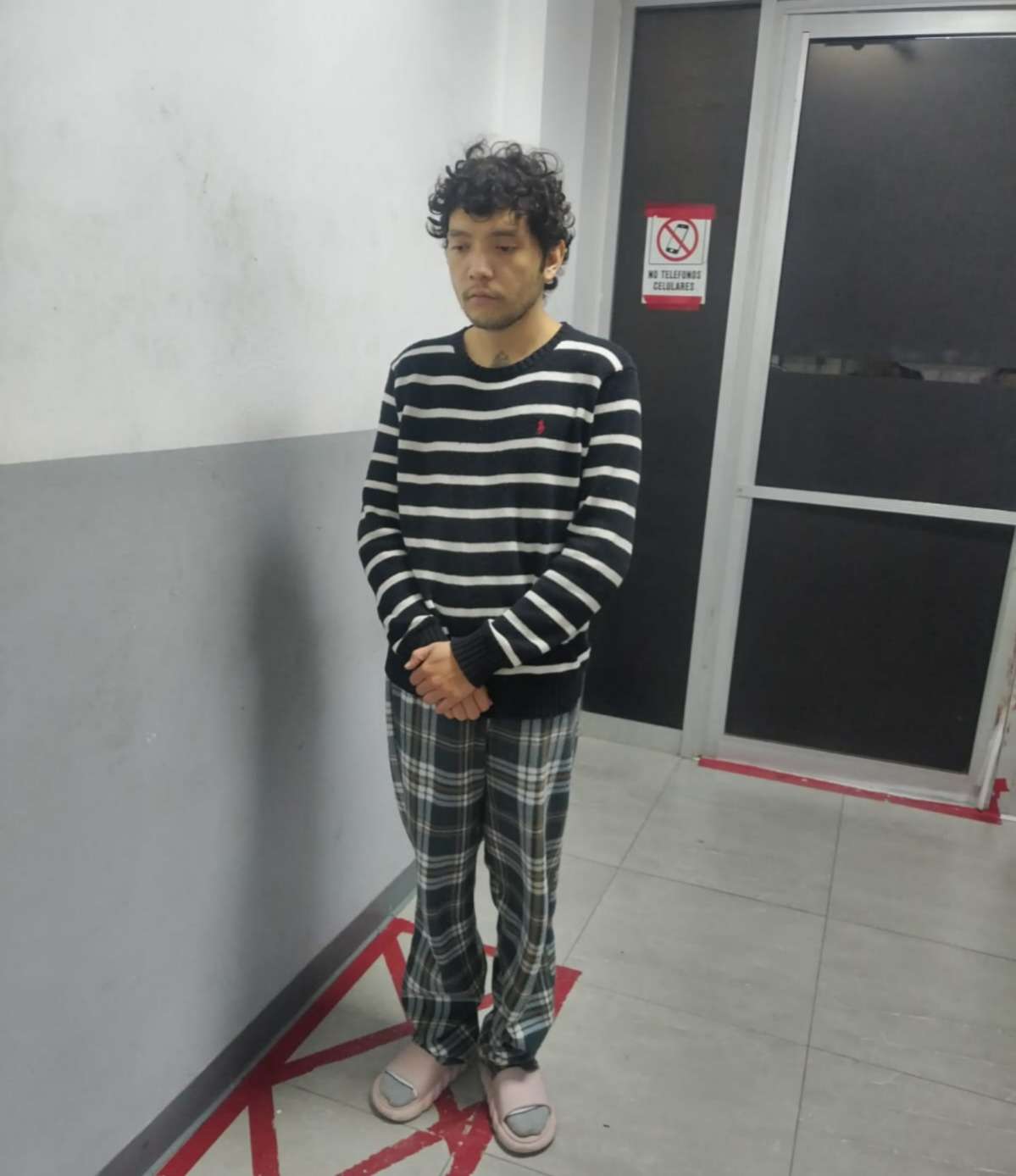 Piden apoyo para localizar a familia de hombre extraviado  
